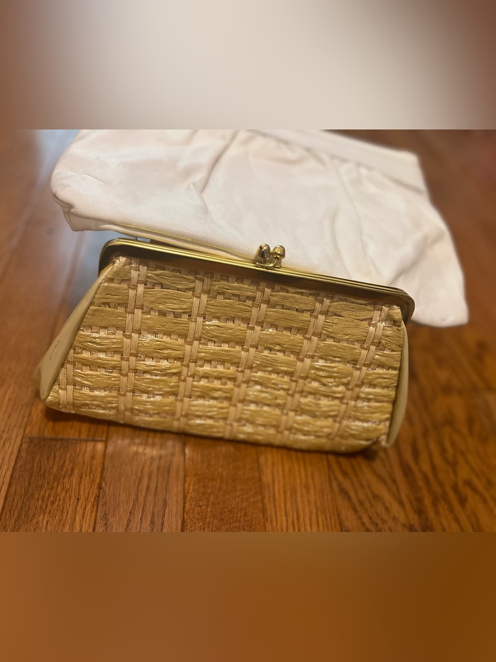 Woven Straw Kiss-Lock Clutch in Natural